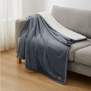 UGG Bliss Cozy Faux Fur Throw Blanket Charcoal Gray NWT